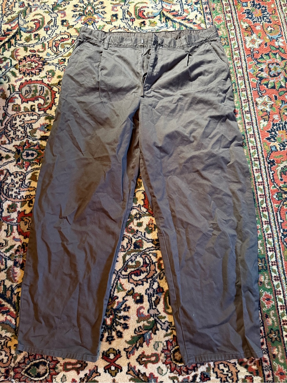 Uniqlo Straight-Leg Pants in Dark Gray